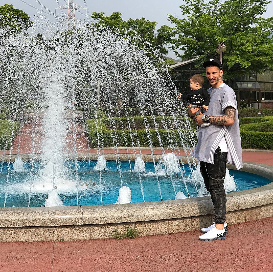 Dong doi dep trai cua Cong Phuong tai Han Quoc anh 13