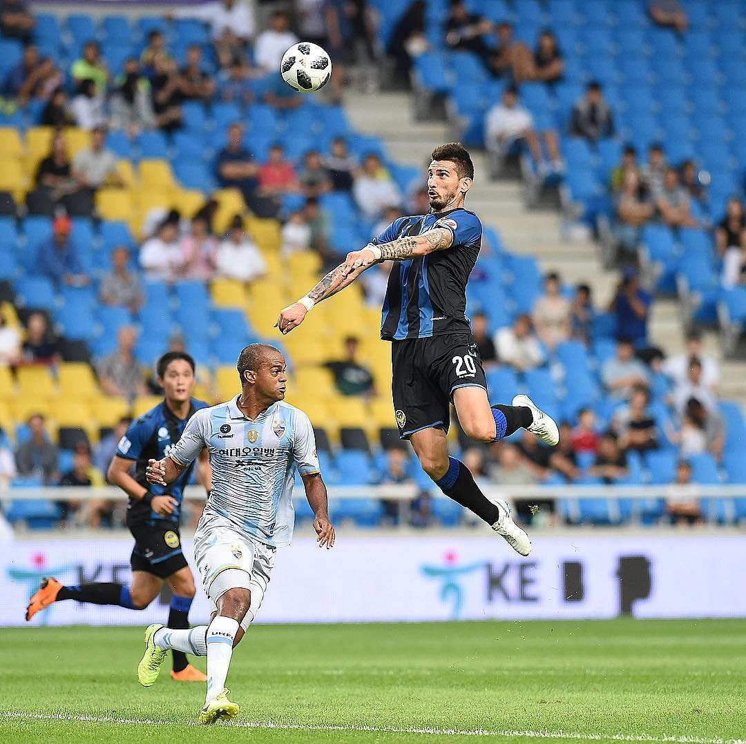 Dong doi dep trai cua Cong Phuong tai Han Quoc anh 4