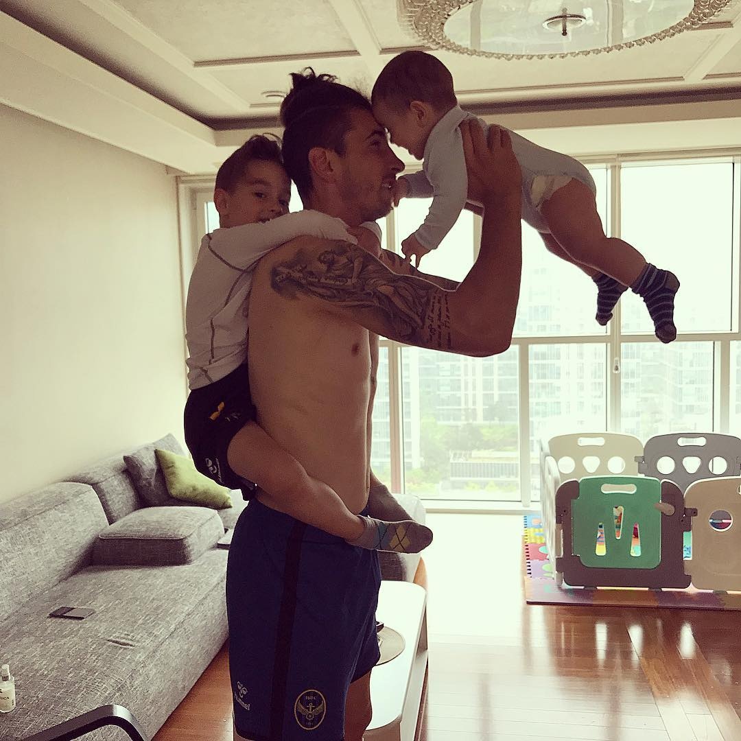 Dong doi dep trai cua Cong Phuong tai Han Quoc anh 14