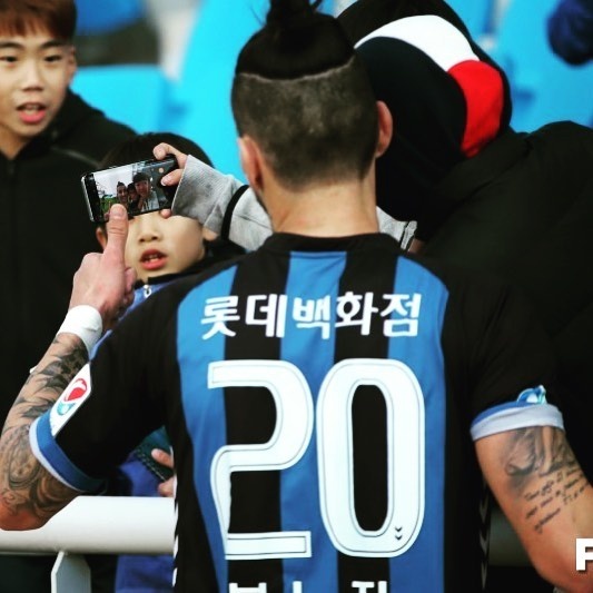 Dong doi dep trai cua Cong Phuong tai Han Quoc anh 6