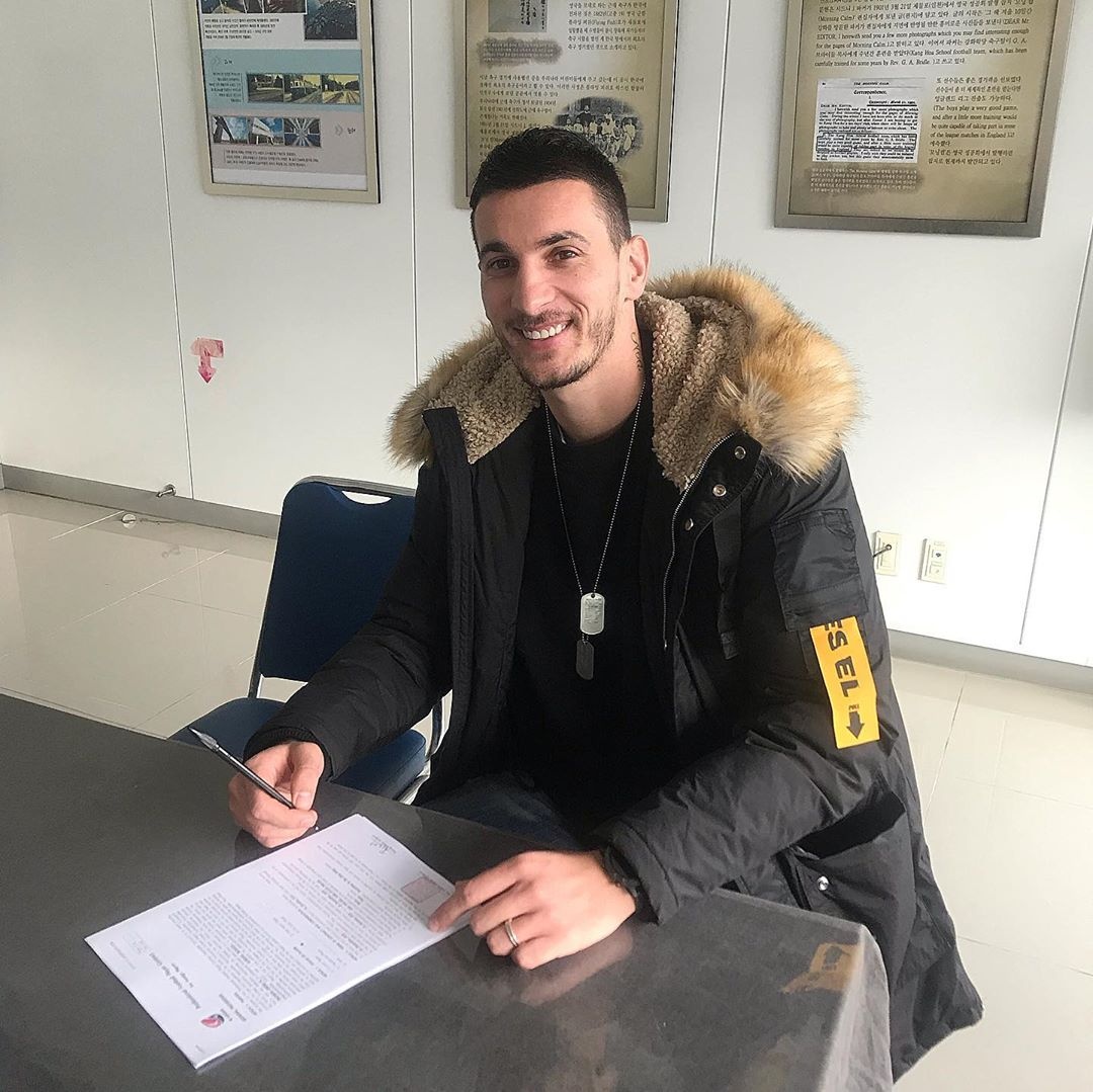 Dong doi dep trai cua Cong Phuong tai Han Quoc anh 2