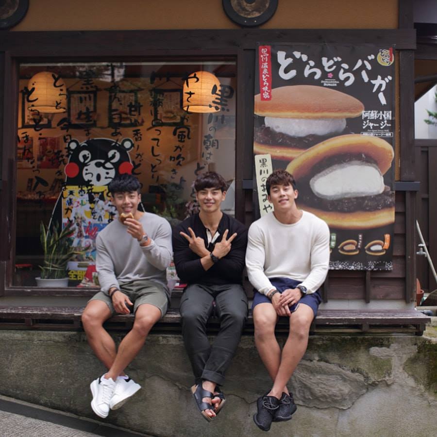 Bo 3 anh chang so huu than hinh 6 mui noi tieng mang xa hoi anh 4