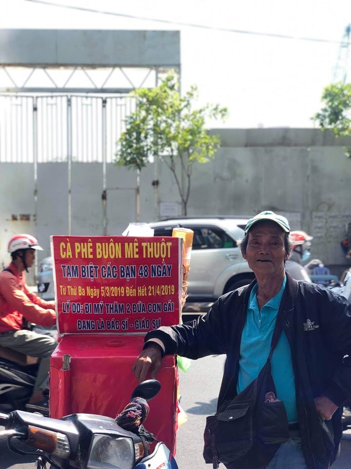 Chú bán cà phê dạo tạm nghỉ để sang Mỹ thăm con ảnh 1 Chu ban ca phe dao tam nghi de sang My tham con anh 1