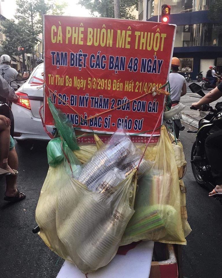 Chú bán cà phê dạo tạm nghỉ để sang Mỹ thăm con ảnh 2 Chu ban ca phe dao tam nghi de sang My tham con anh 2