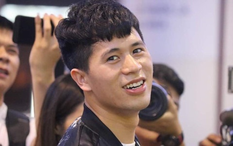 Fan ham mo don Dinh Trong ve nuoc o san bay hinh anh