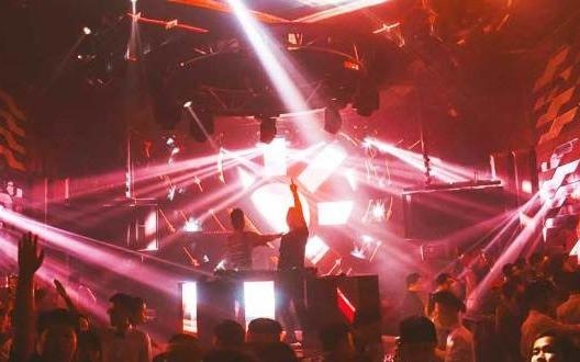Co gai di bar cung ban trai moi quen, bi bo lai voi hoa don 9 trieu hinh anh