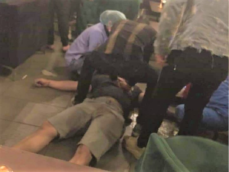 Nguoi nuoc ngoai dot tu nghi do hit bong cuoi tai bar o Ha Noi hinh anh