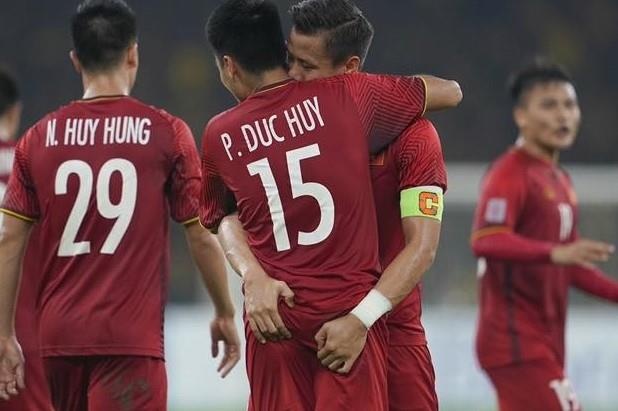 Anh che hoi cau thu Viet 'bi do loi' theo cau noi hot cua Huong Giang hinh anh
