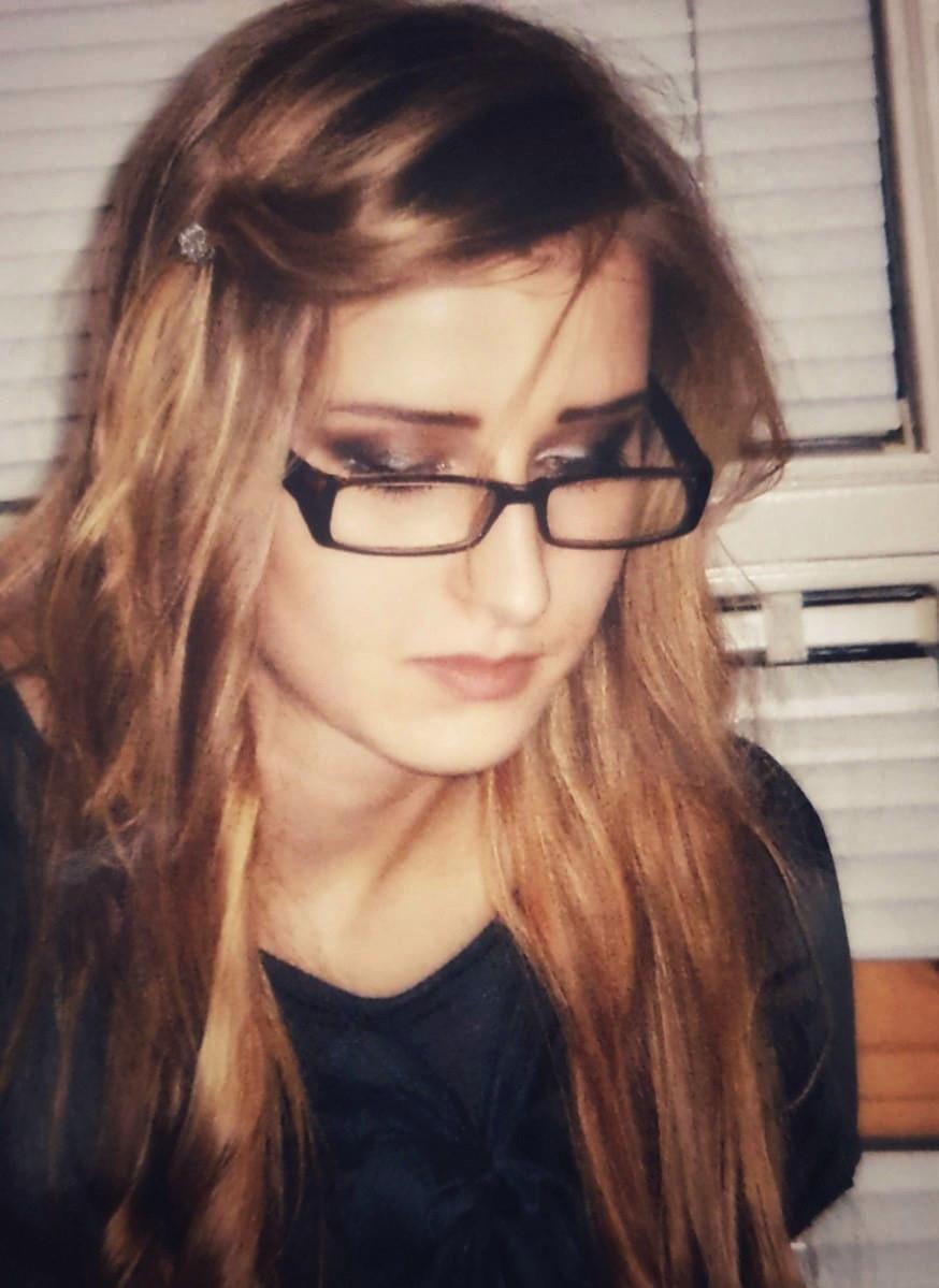 Co gai duoc ban trai cu chi tien phau thuat giong bup be anh 2