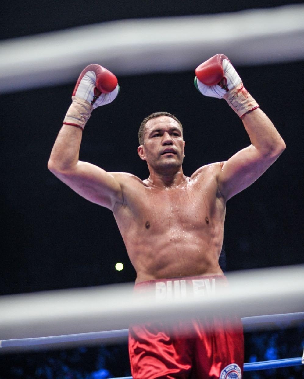 Võ sĩ quyền anh cưỡng hôn nữ phóng viên ảnh 2 Vo si quyen anh cuong hon nu phong vien anh 2