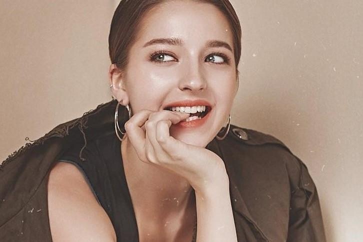 Hot girl Dong Au co ve ngoai xinh nhu bup be hinh anh