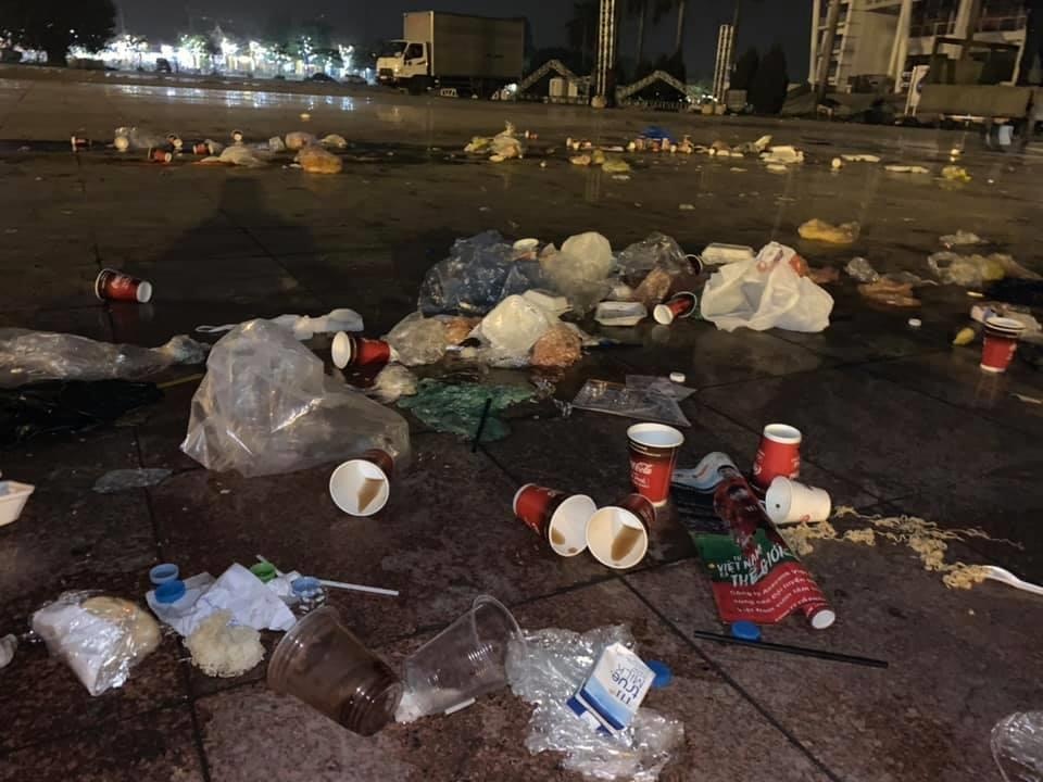 Co gai bay tu Sai Gon ra Ha Noi don rac anh 4