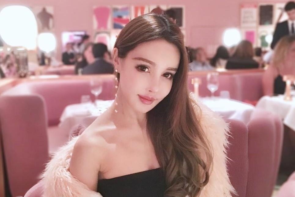 Blogger nong bong Singapore thanh 'bup be loi' vi lam dung dao keo hinh anh