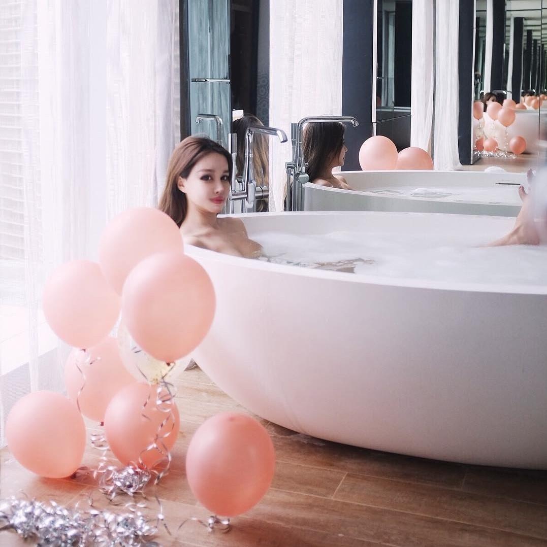 Nu blogger nong bong nhat Singapore anh 10