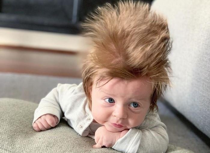 Be 4 thang tuoi co mai toc 'tuoi tot la ky' khien nhieu nguoi chu y hinh anh