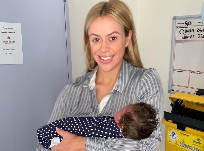 Cau be 4 thang tuoi so huu mai toc tuoi tot ky la anh 3