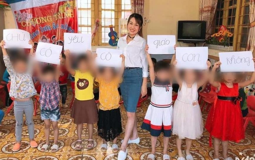 Dan mang buc xuc khi co giao mam non nho hoc tro 'tha thinh ho' hinh anh