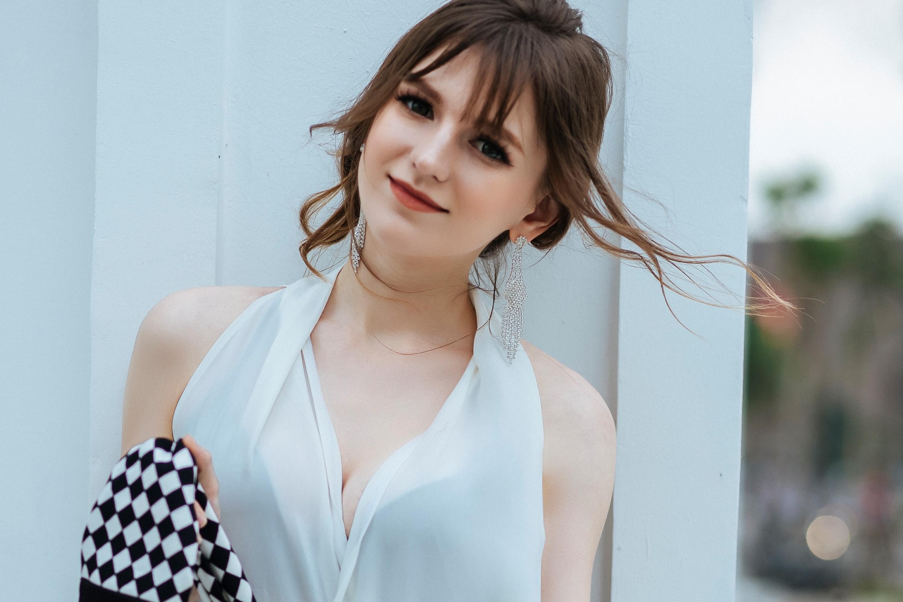 4 hot girl Ukraine xinh nhu bup be, noi tieng voi dan mang Viet Nam hinh anh