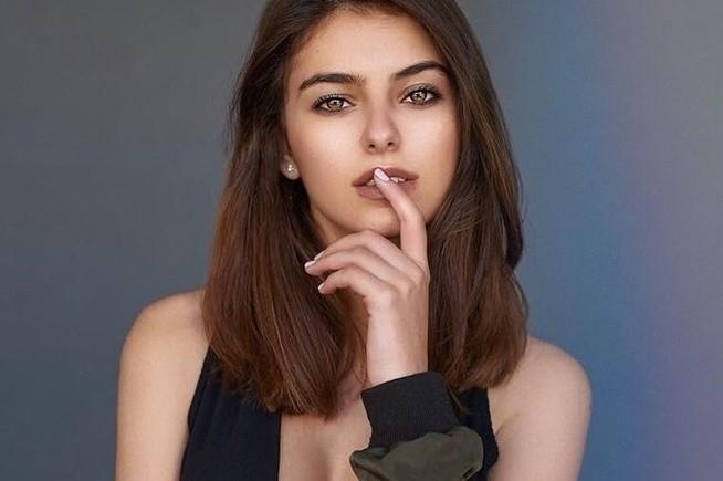 Nhung nu quan nhan, canh sat noi tieng vi ve ngoai noi bat hinh anh