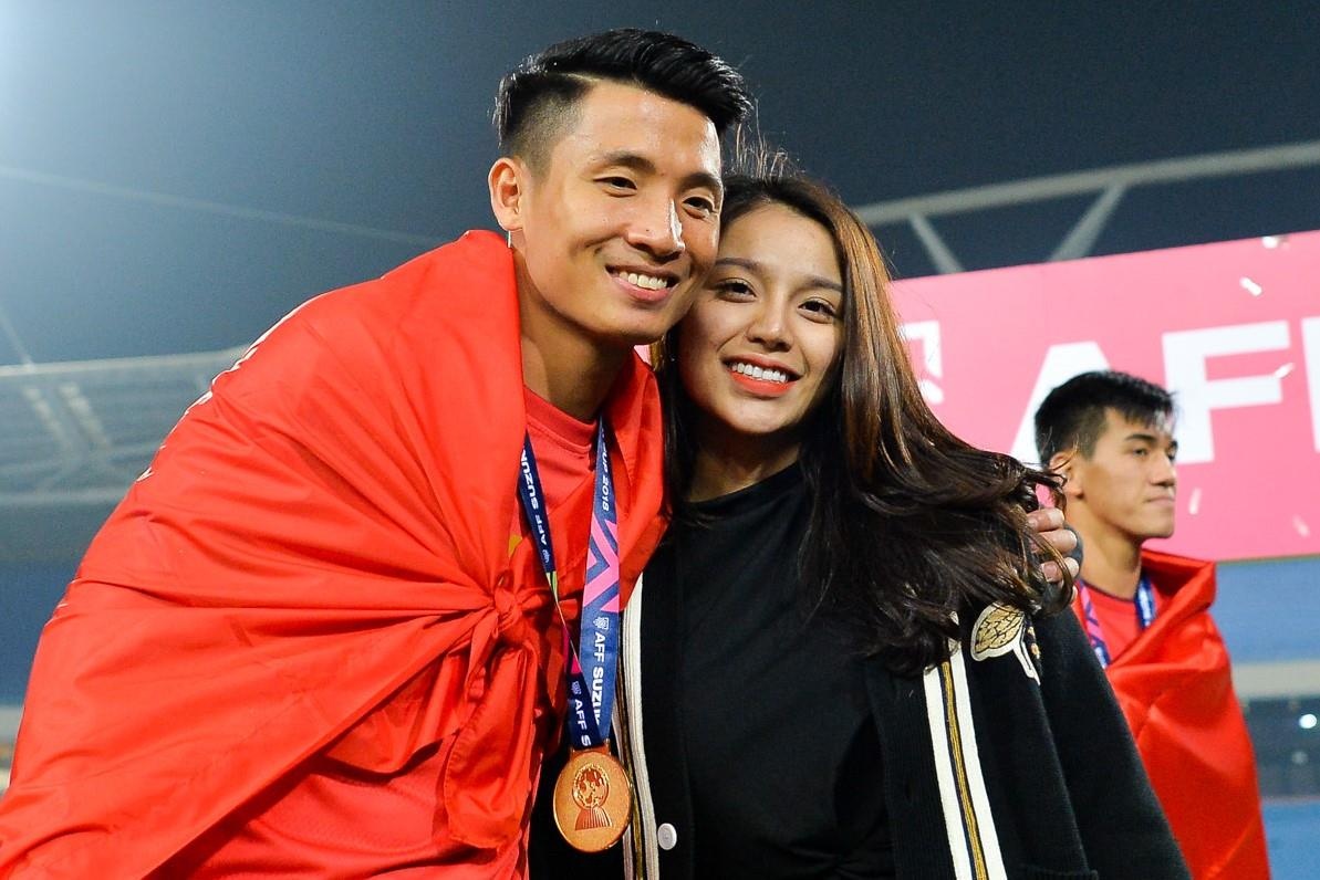 Ban gai dang khoanh khac Tu Dung 'tham an', xoa tan tin don ran nut hinh anh