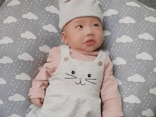 Con gai JustaTee bieu cam hai huoc khi nhin ba noi chuyen hinh anh