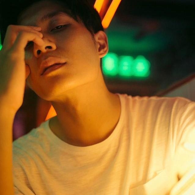 Chang thi ve ke chuyen che o cho nang Cam Chi Pu anh 10