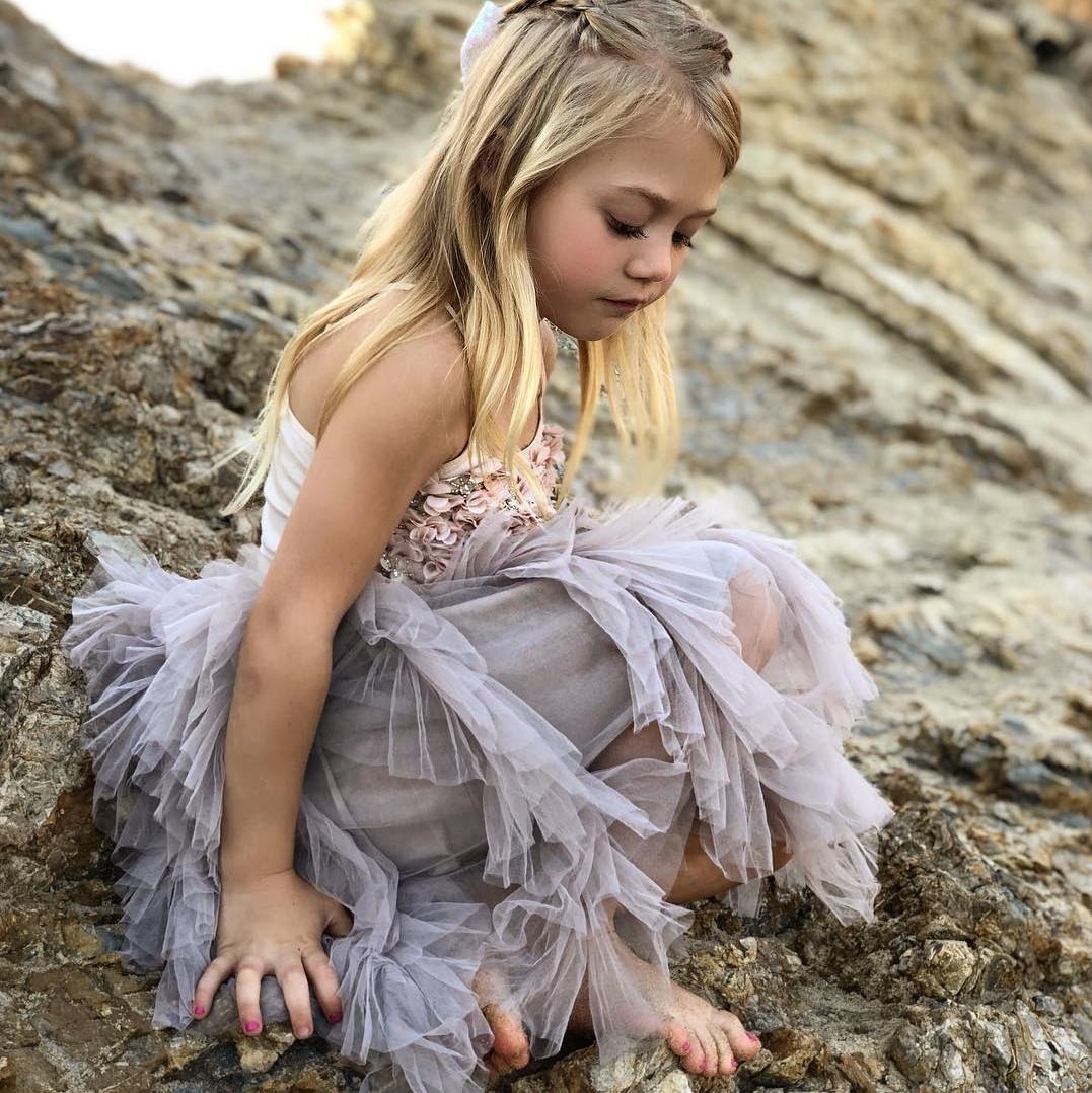 be gai 6 tuoi hut follows nho phong cach sanh dieu anh 5