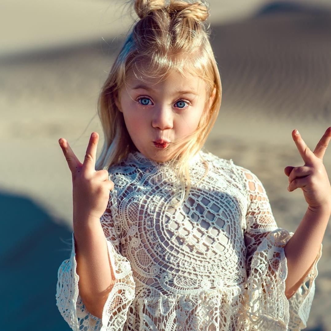 be gai 6 tuoi hut follows nho phong cach sanh dieu anh 6