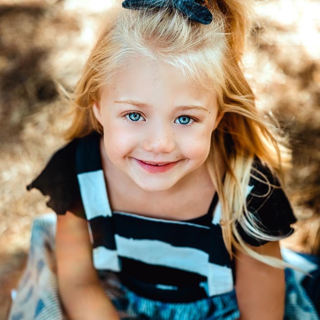 be gai 6 tuoi hut follows nho phong cach sanh dieu anh 13