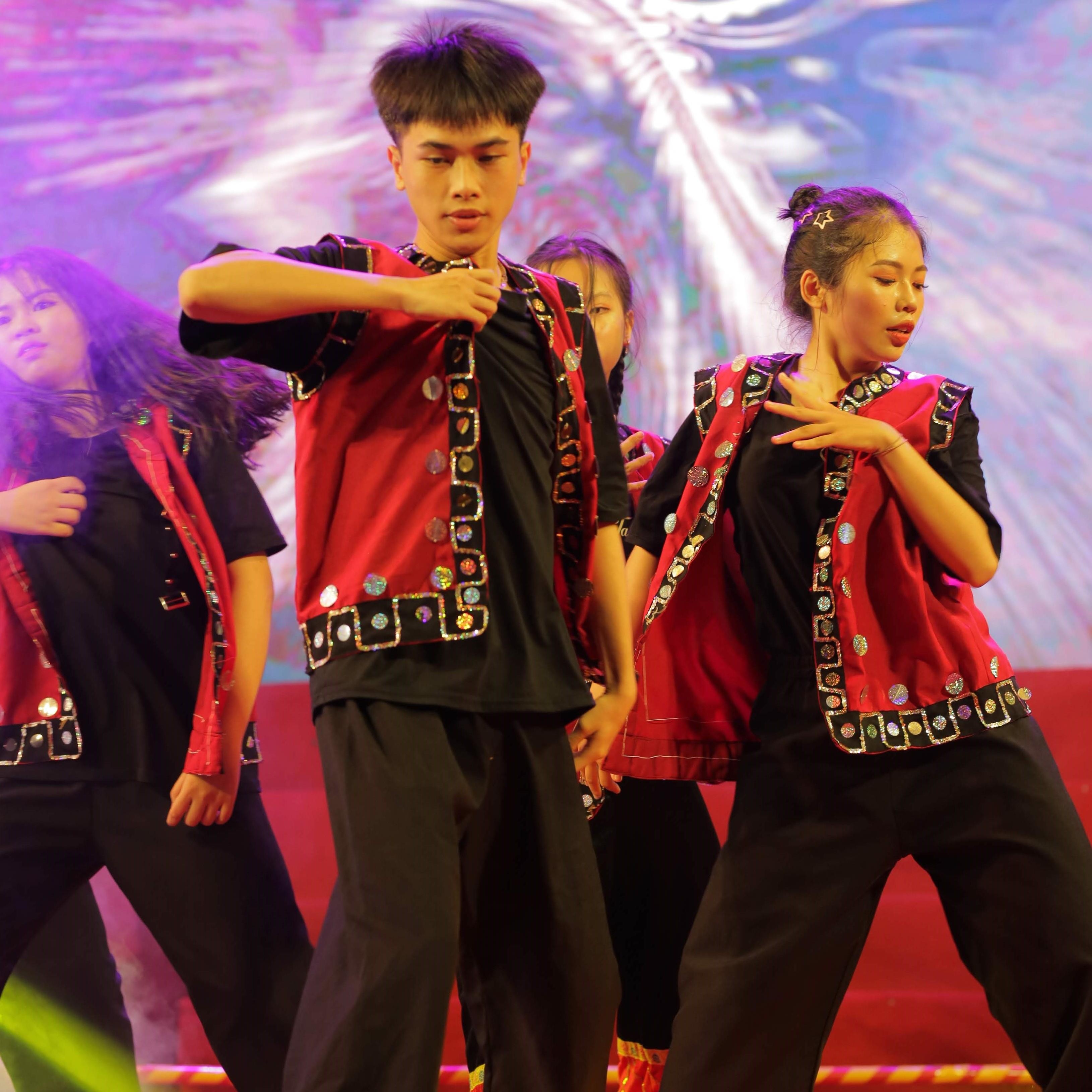 Nu sinh truong Phan Boi Chau xinh dep trong trang phuc truyen thong anh 2