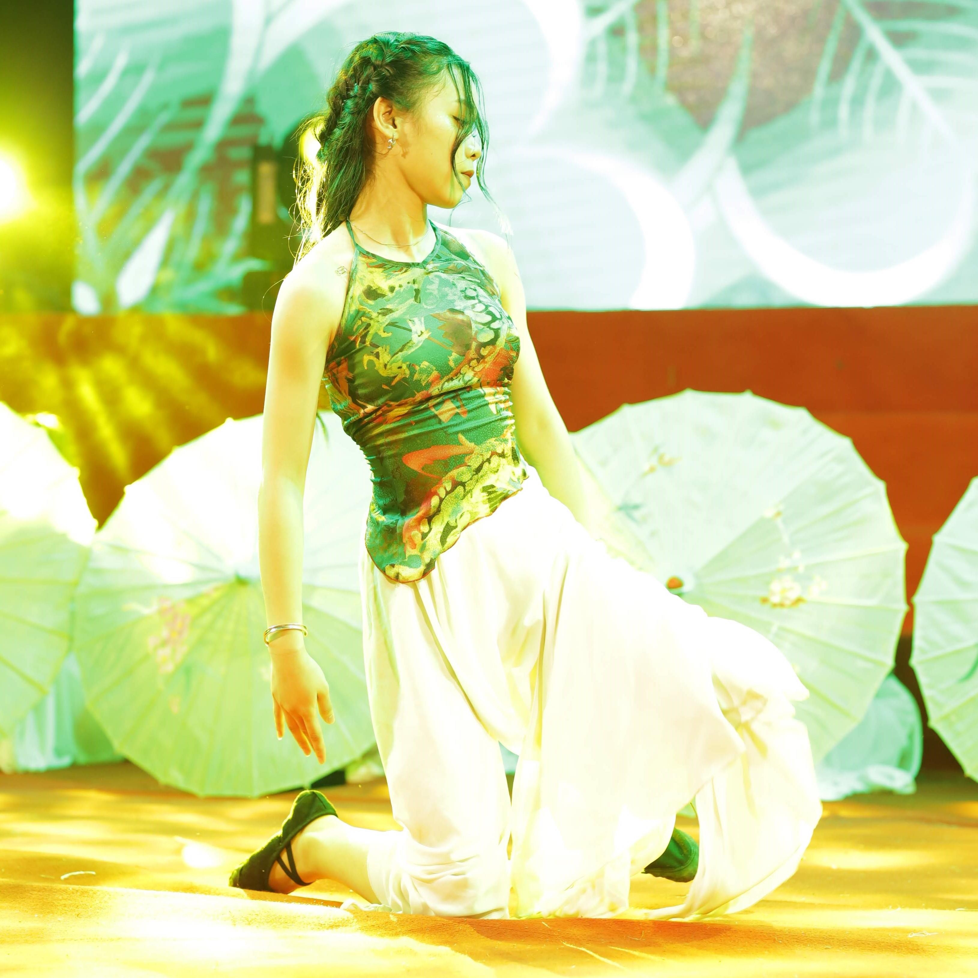 Nu sinh truong Phan Boi Chau xinh dep trong trang phuc truyen thong anh 10