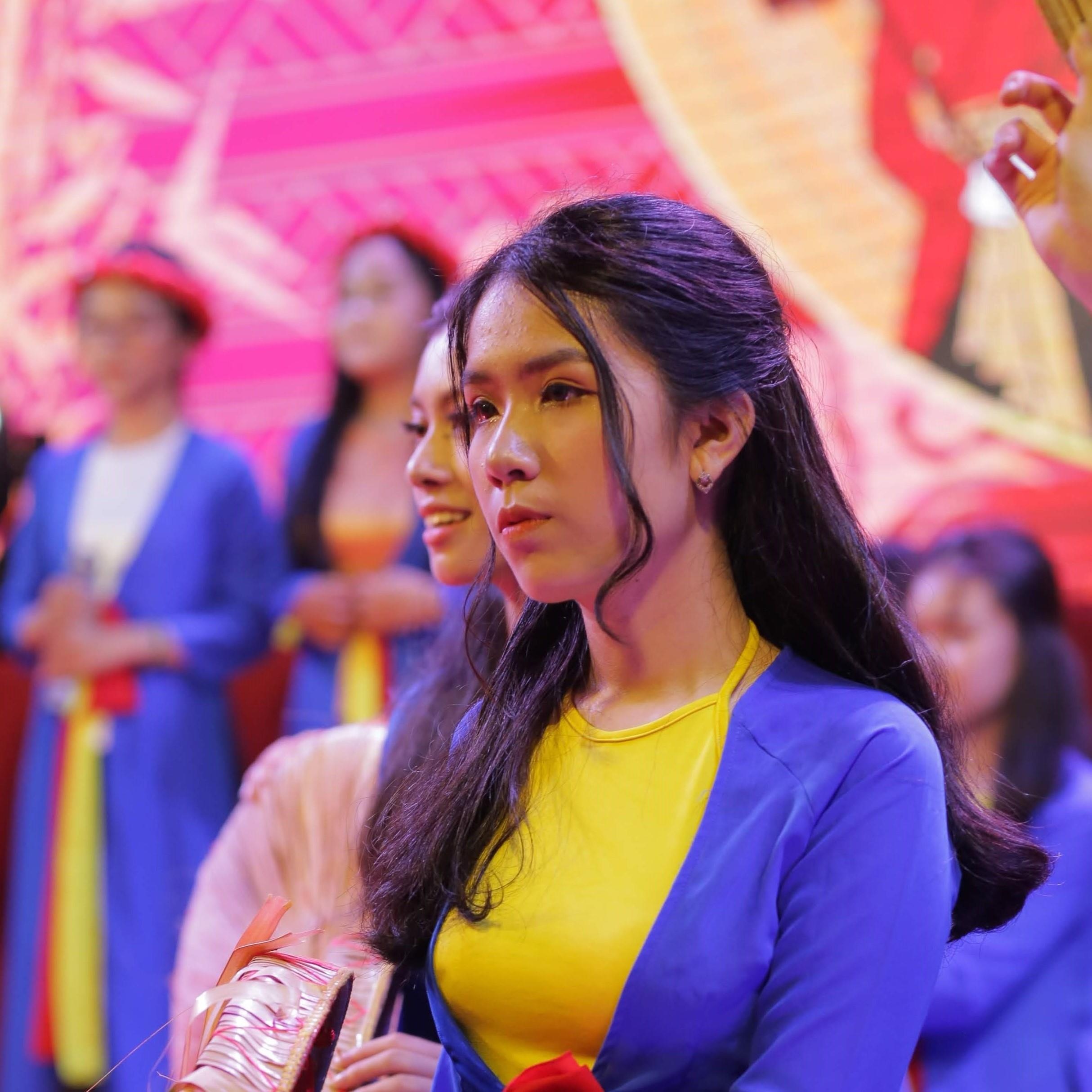 Nu sinh truong Phan Boi Chau xinh dep trong trang phuc truyen thong anh 6