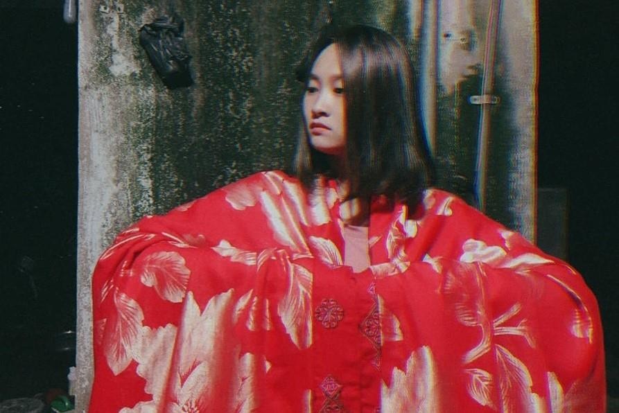 Dan mang thich thu voi nang Cam phien ban nu sinh va chiec chan do hinh anh