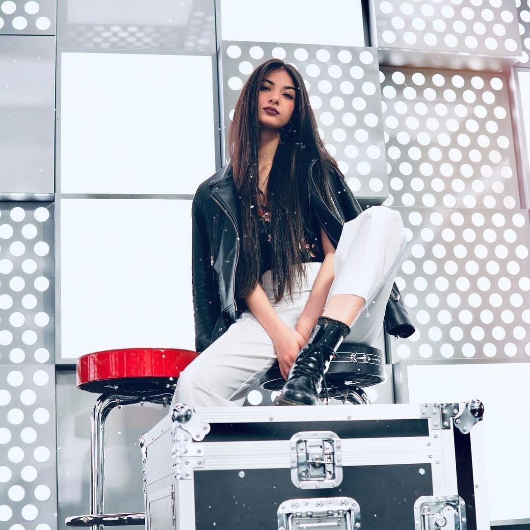 Hot girl co suc anh huong lon nhat o Y anh 2