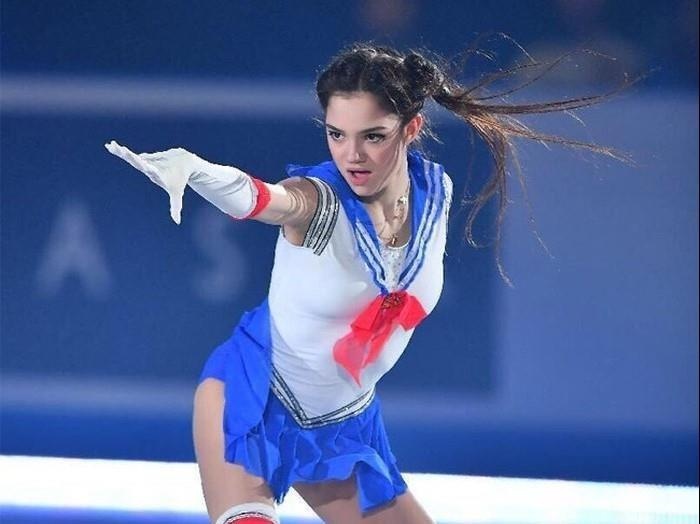 Nu than truot bang Nga hoa than thanh Thuy thu Mat Trang hinh anh