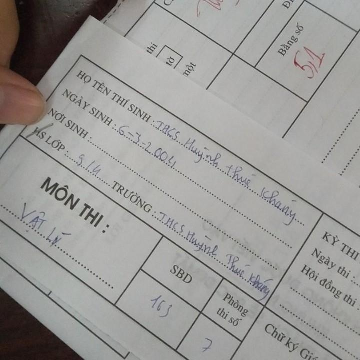 Khi học sinh đi thi mà quên viết tên mình ảnh 3 Khi hoc sinh di thi ma quen viet ten minh anh 3