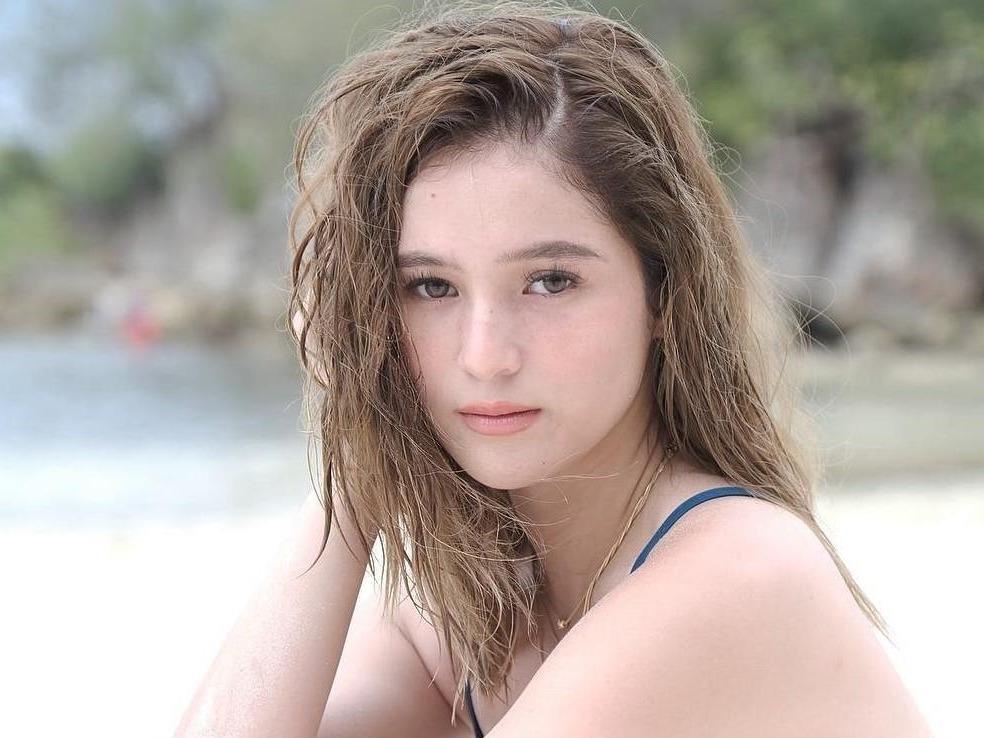 Tu co be ngheo song o duong tau den hot girl noi tieng Philippines hinh anh