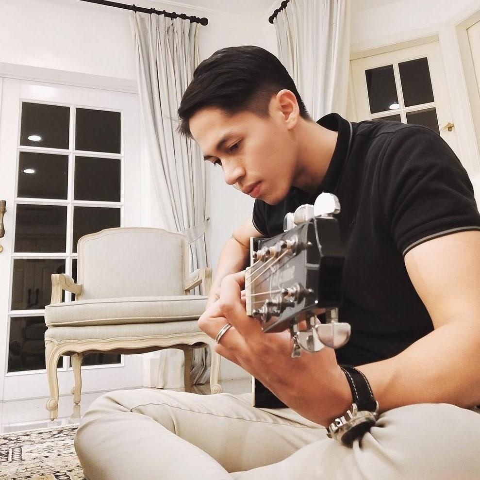 Ban trai la CEO cua hot girl giong Chi Pu anh 8