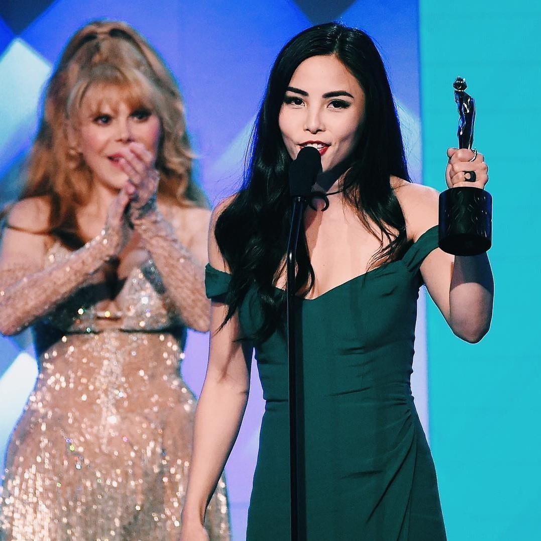 hot girl goc A mang 8 dong mau anh 2