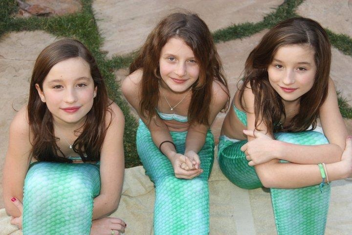 Chi em sinh doi co than hinh nong bong anh 2