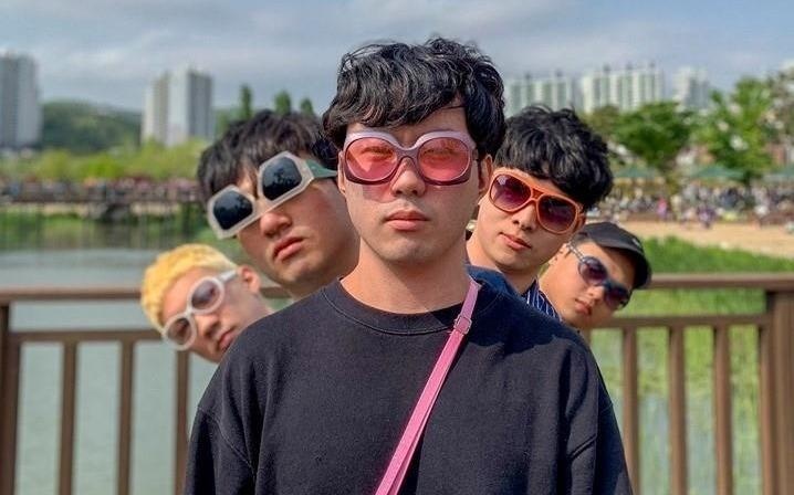 Bo suu tap dang chup anh 'bat chap' cua nhom ban than Han Quoc hinh anh