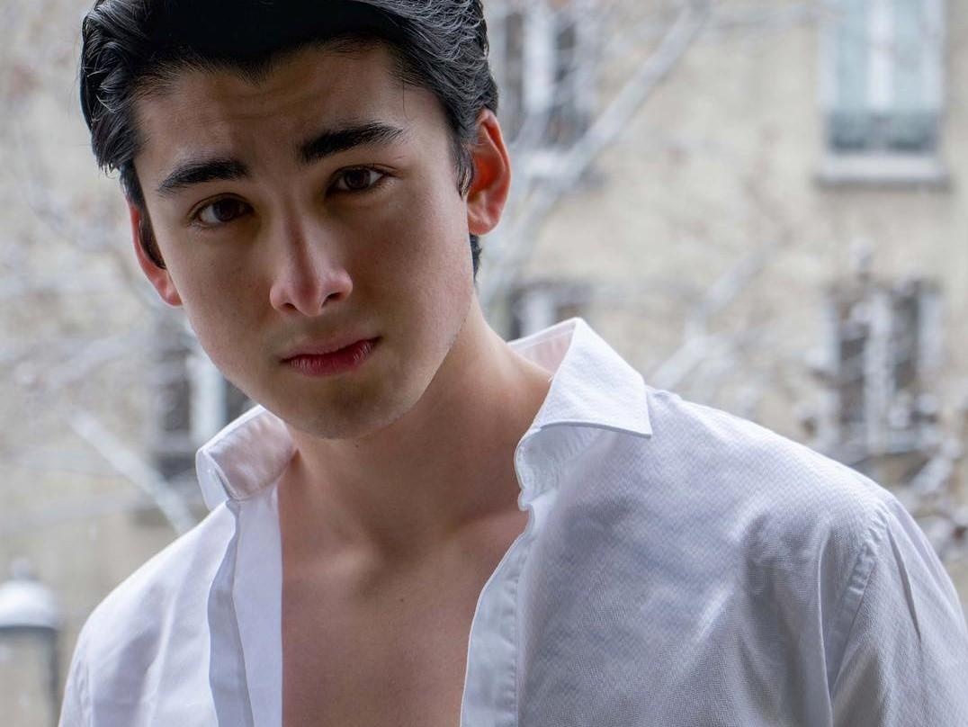 Hot boy lai Trung - Phap cao 1,94 m, biet noi 4 thu tieng hinh anh