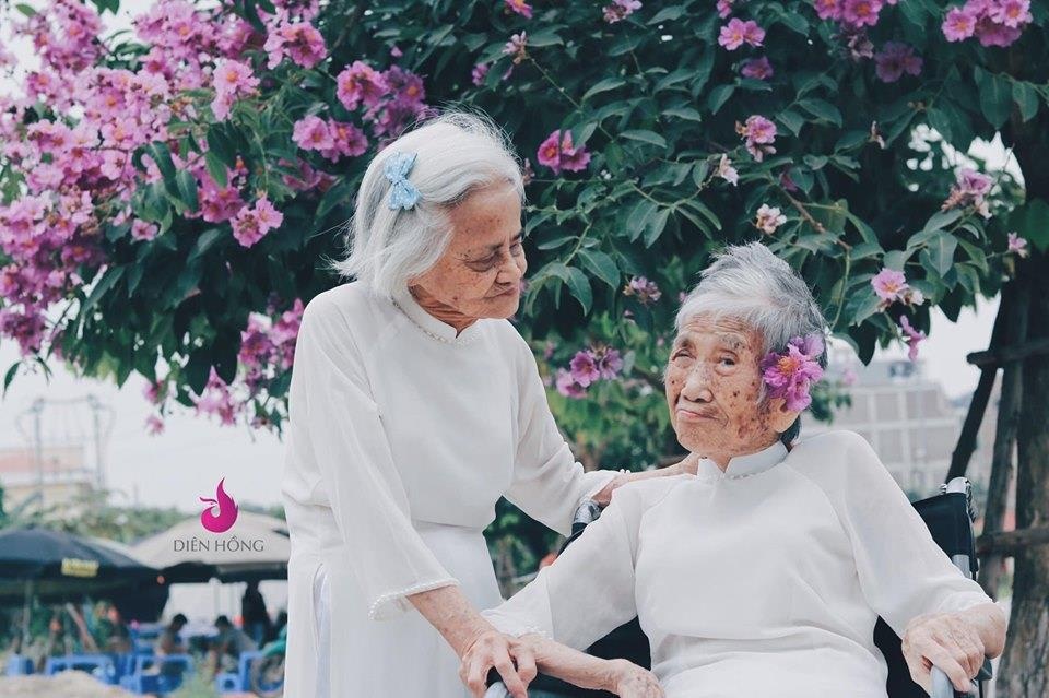 Bo anh voi ao dai cua cu ba hon tram tuoi anh 4