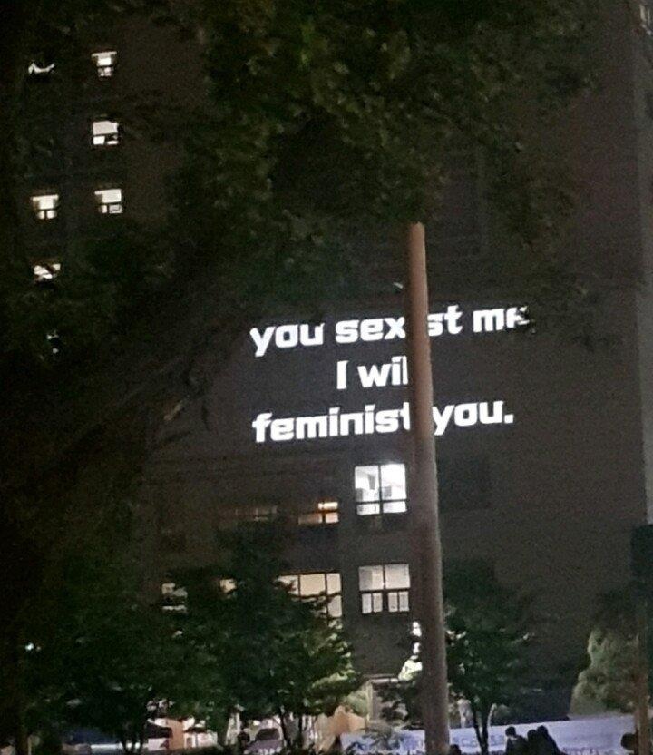 Ky tuc xa nu Han Quoc treo bieu ngu doi nu quyen anh 4