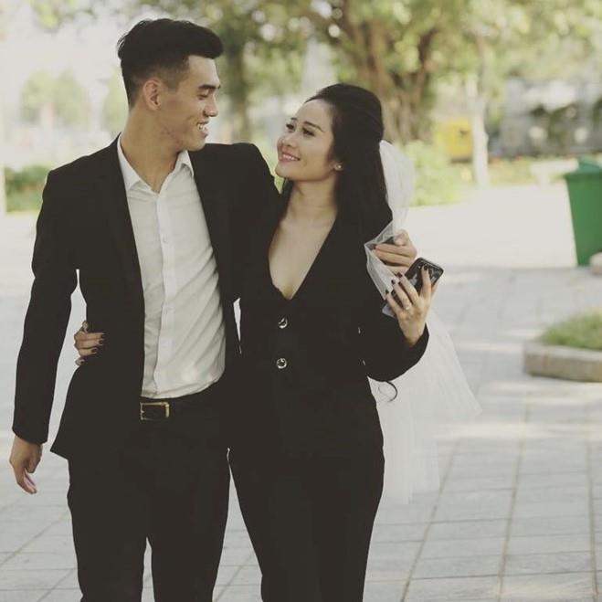 Ban gai cau thu cham soc nguoi yeu anh 11