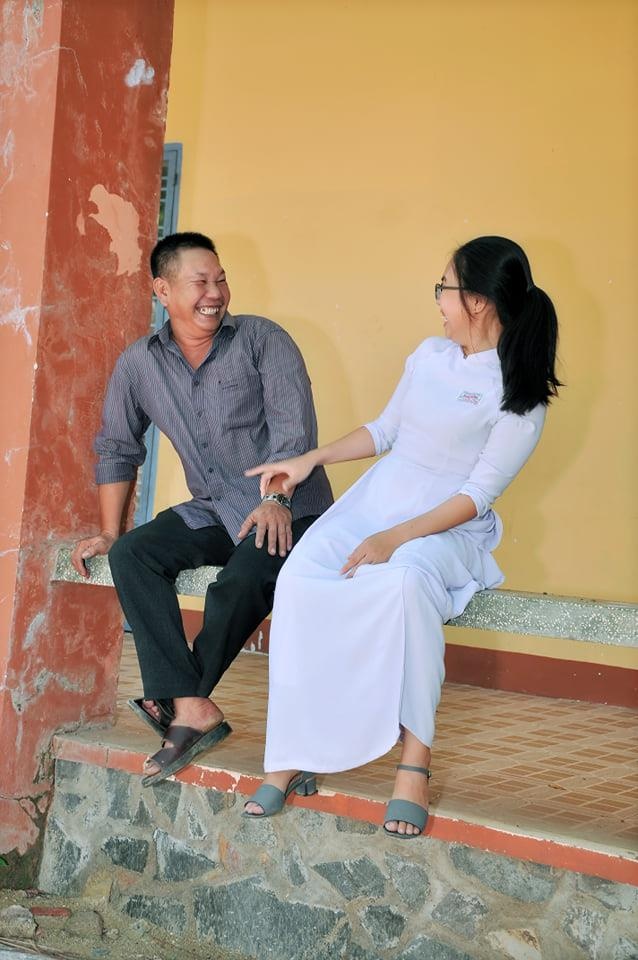Bộ ảnh kỷ niệm ngày bế giảng của hai cha con ảnh 2 Bo anh ky niem ngay be giang cua hai cha con anh 2