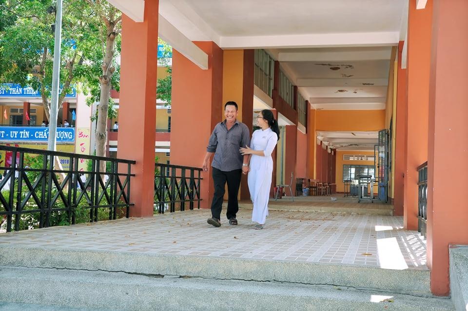 Bộ ảnh kỷ niệm ngày bế giảng của hai cha con ảnh 3 Bo anh ky niem ngay be giang cua hai cha con anh 3