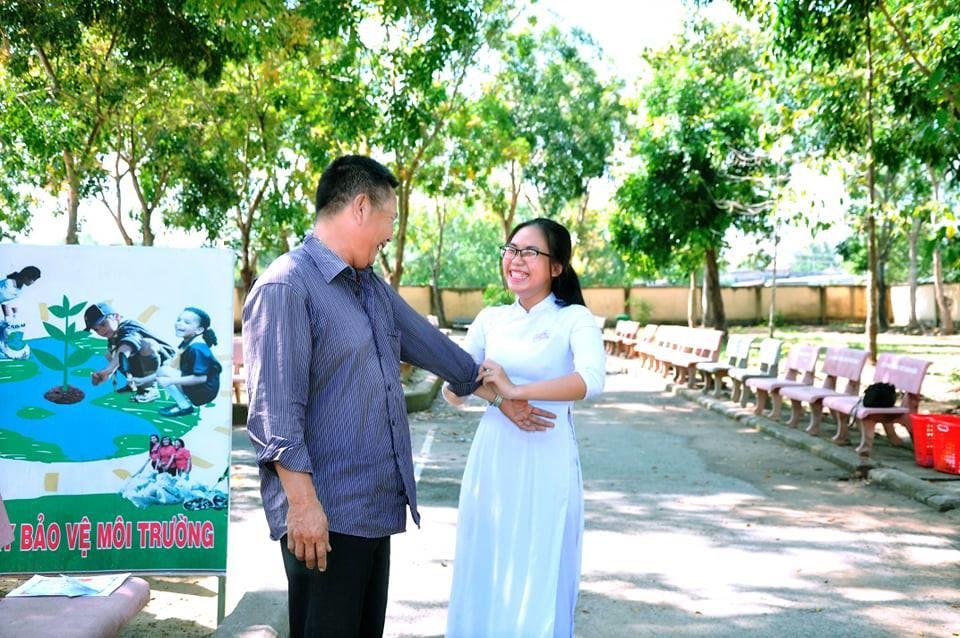Bộ ảnh kỷ niệm ngày bế giảng của hai cha con ảnh 4 Bo anh ky niem ngay be giang cua hai cha con anh 4