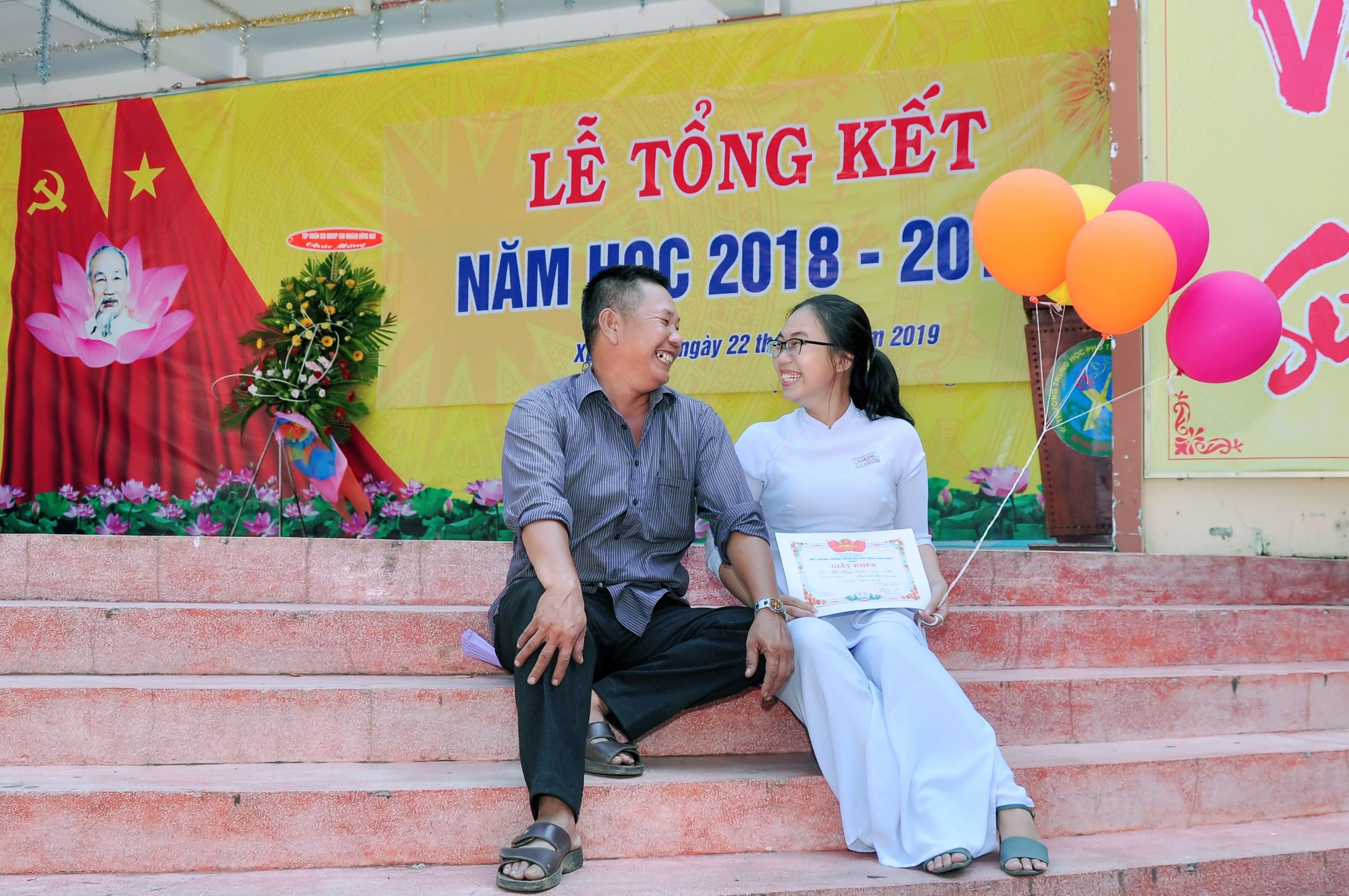 Bo anh ky niem ngay be giang cua hai cha con anh 7