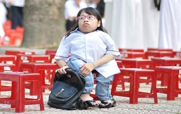 Le be giang cuoi cung cua nu sinh 'xuong thuy tinh' hinh anh